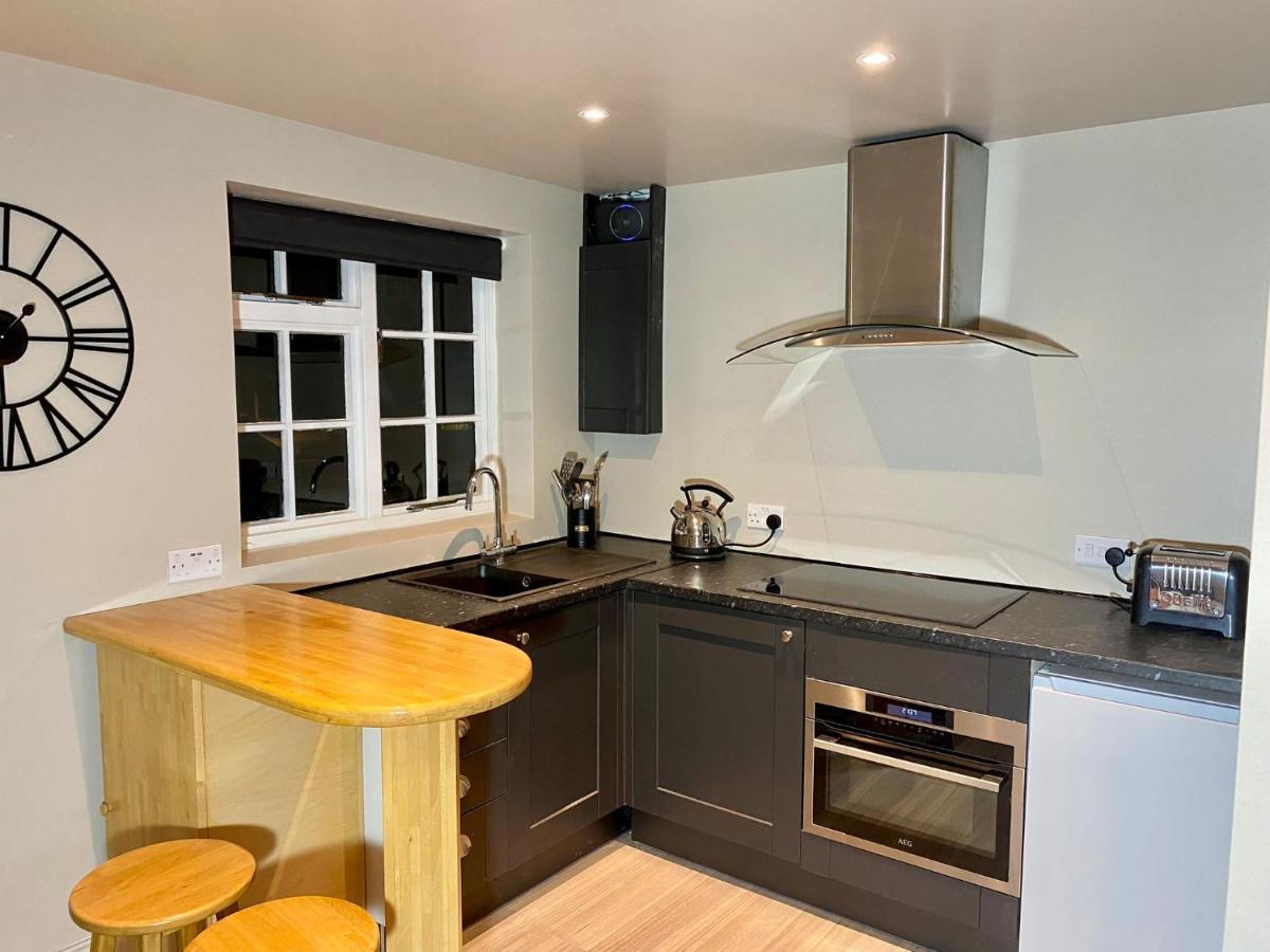Well Cottage: A Cotswold Cottage At The Heart Of The Village Of Crudwell Dış mekan fotoğraf