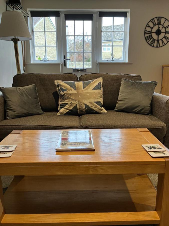 Well Cottage: A Cotswold Cottage At The Heart Of The Village Of Crudwell Dış mekan fotoğraf